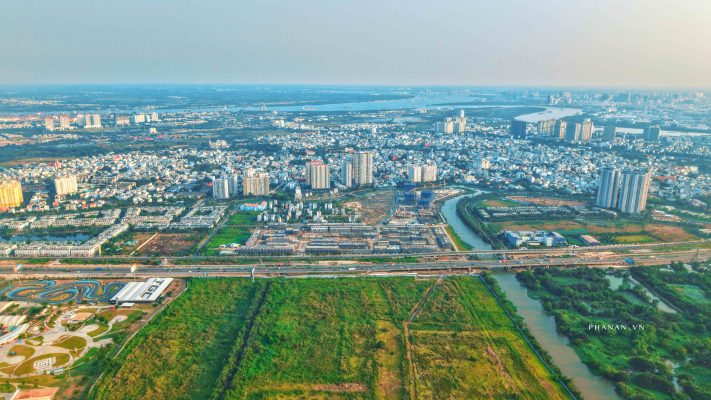 Cập nhật tiến độ The Privé tháng 4/2026 mới nhất. Các tháp đã bắt đầu lên tầng, thi công phần thân và mốc đổ sàn thực tế tại công trường.